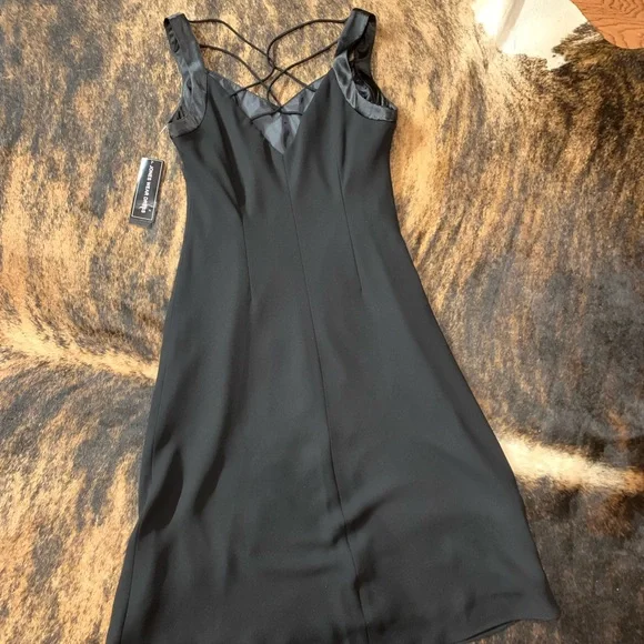 Woman’s evening or formal Jones Wear size 10 black sleeveless dress - Picture 6 of 9